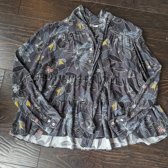 Becken Silk tiered floral blouse size 4 - Picture 2 of 3